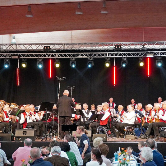 seniorenblasorchester beim wertungsspiel in der arena geisingen 2023 17 20230518 1799916459