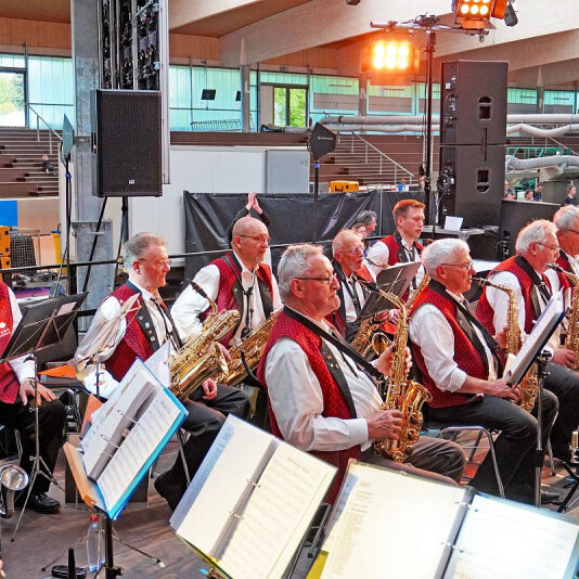 seniorenblasorchester beim wertungsspiel in der arena geisingen 2023 25 20230518 2016441661