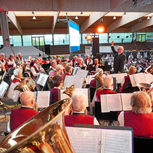 seniorenblasorchester beim wertungsspiel in der arena geisingen 2023 8 20230518 1550294360