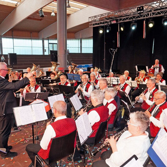 seniorenblasorchester beim wertungsspiel in der arena geisingen 2023 9 20230518 1476894740